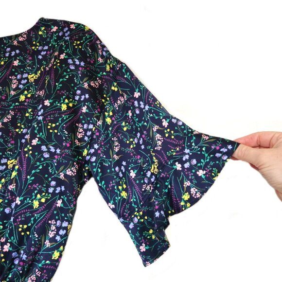 NWOT Super Cute Victoria's Secret Floral Satin Romper Size Medium - Picture 3 of 6